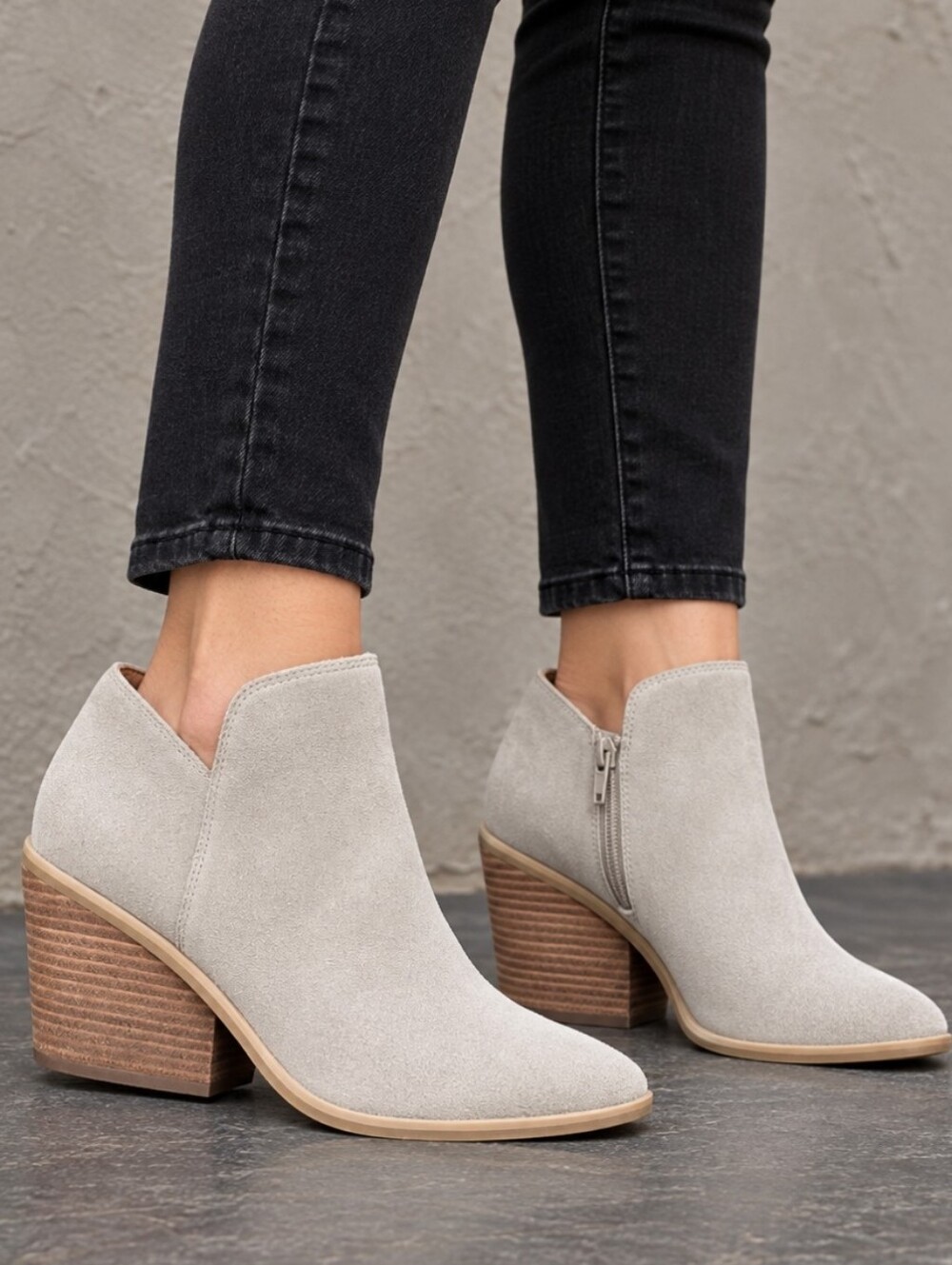 Lucky Brand Stayci Western Boho Minimalist V-Cut Block Heel Ankle Boots 8.5M
